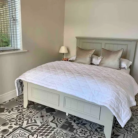 Semesterbostad Periwinkle Cottage, With The Amazing Sea View Youghal