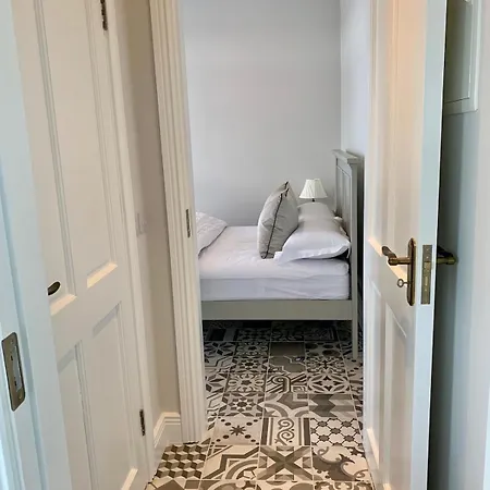 Semesterbostad Periwinkle Cottage, With The Amazing Sea View