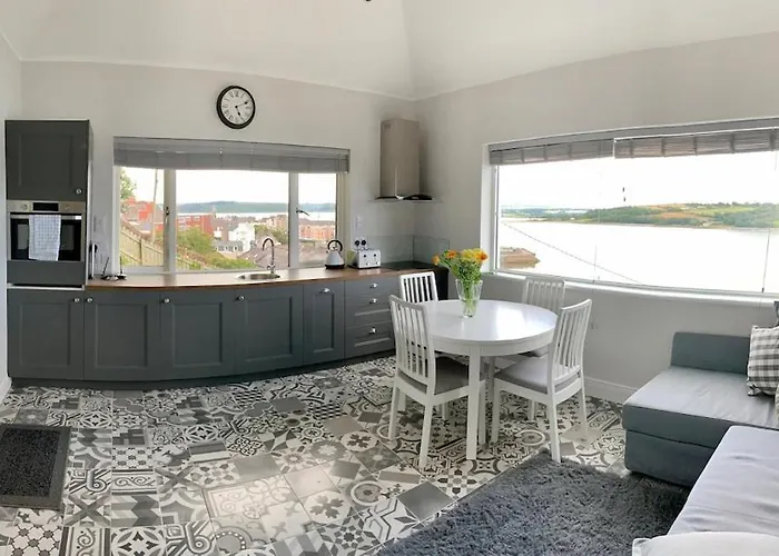 Periwinkle Cottage, With The Amazing Sea View 度假居 约尔