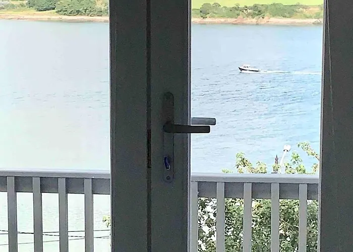 度假居 Periwinkle Cottage, With The Amazing Sea View 约尔